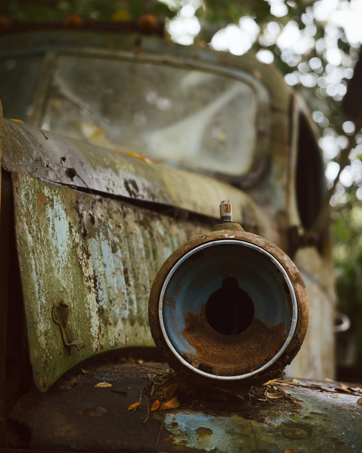 Front light detail on vintage rundown rusty car